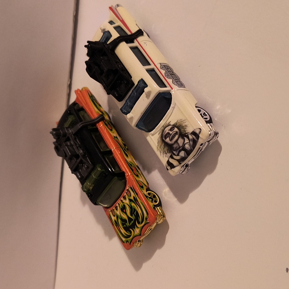 Hot Wheels Ghostbusters  ecto 1  lot of 2 loose beetlejuice custom made